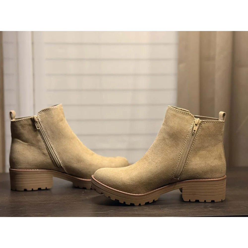 Sun + Stone Faux Microsuede Chelsea Zip On Lug Boots Booties 7.5 M Desert Beige